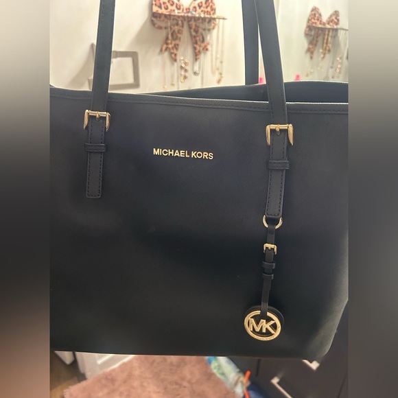Quinn Large Pebbled Leather tote bag Michael Kors Black Tote with Gold Accents - Picture 3 of 7